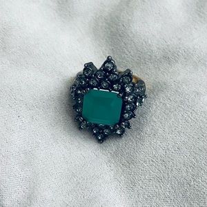 Pretty BCBG Green Stone Cocktail Ring Size6.5